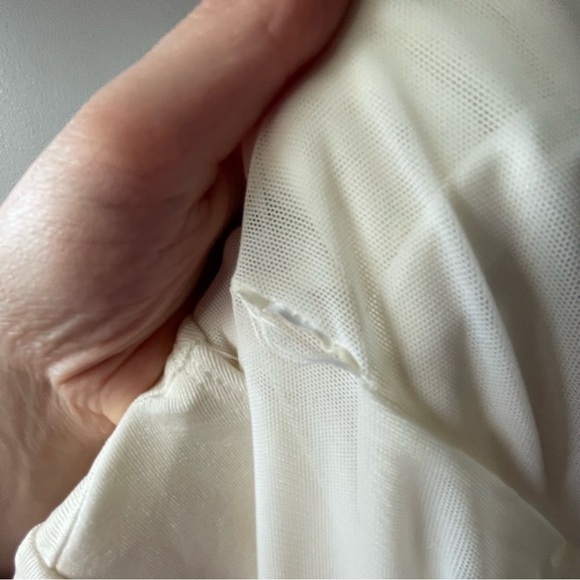 [x2] Chicos Women’s Creme White Short Sleeve Asymmetrical Blouse w/ Fan Trim - Picture 9 of 9